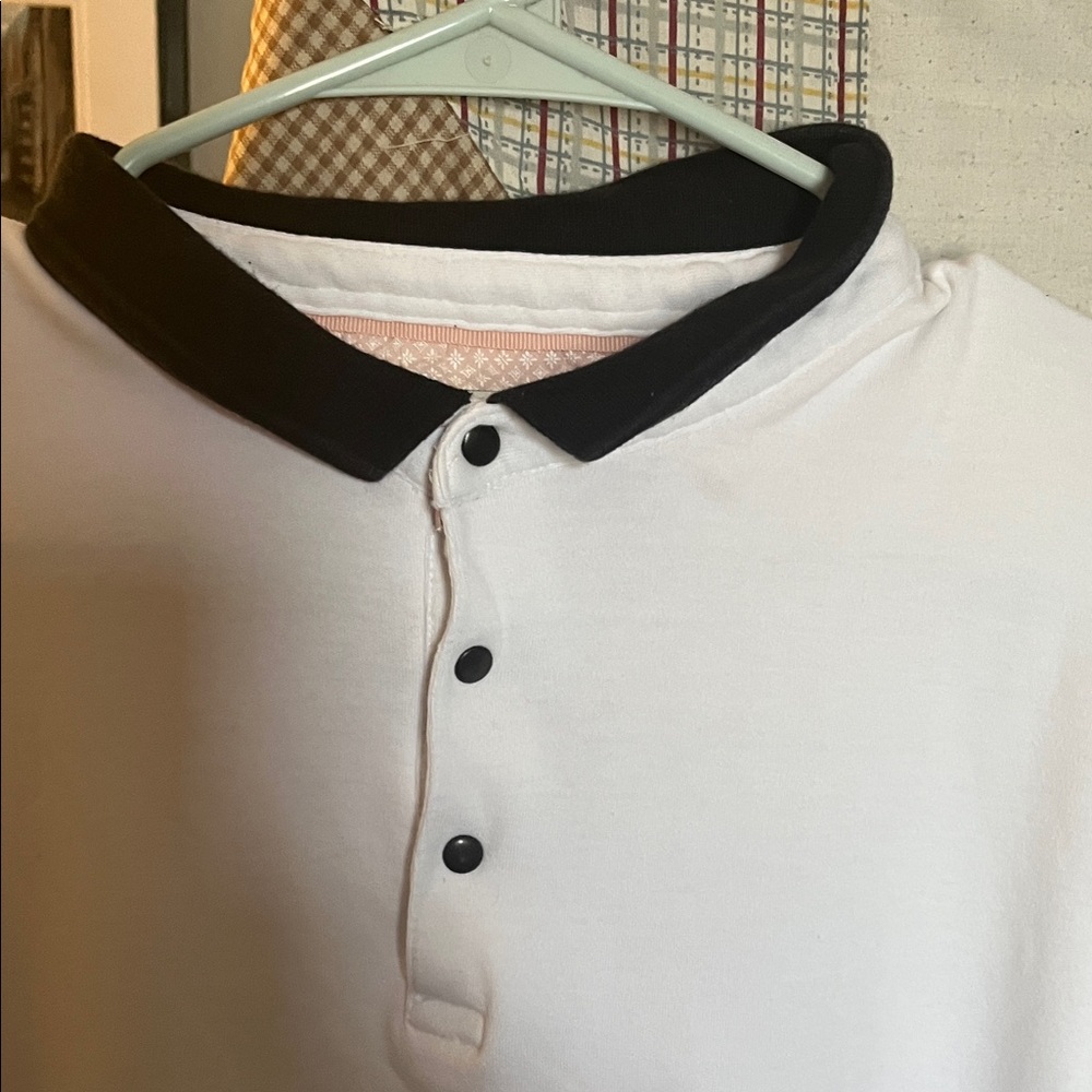 Preowned Chapter White Polo with Black Collar and Sleeve Trim Size Medium . - Picture 4 of 12